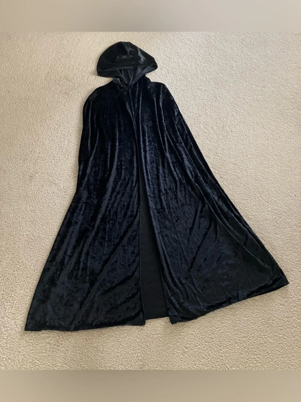 SPIRIT HALLOWEEN 🖤 black velvet cape - Picture 2 of 8